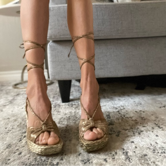 Stuart Weitzman strapped nudist curved wedged sandals - Picture 7 of 8